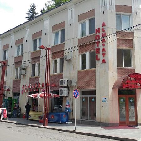 Alma-Ata Hotel Borjomi ภายนอก รูปภาพ